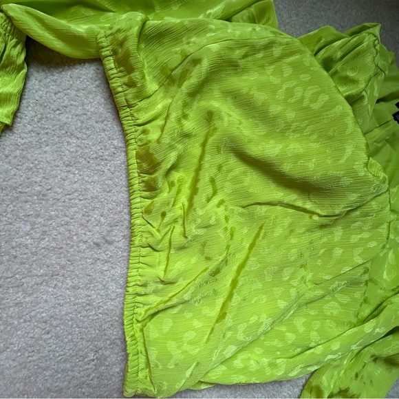 GORGEOUS 💚💚💚INC INTERNATIONAL CONCEPTS LONG SLEEVED TOP NWOT - Picture 3 of 10